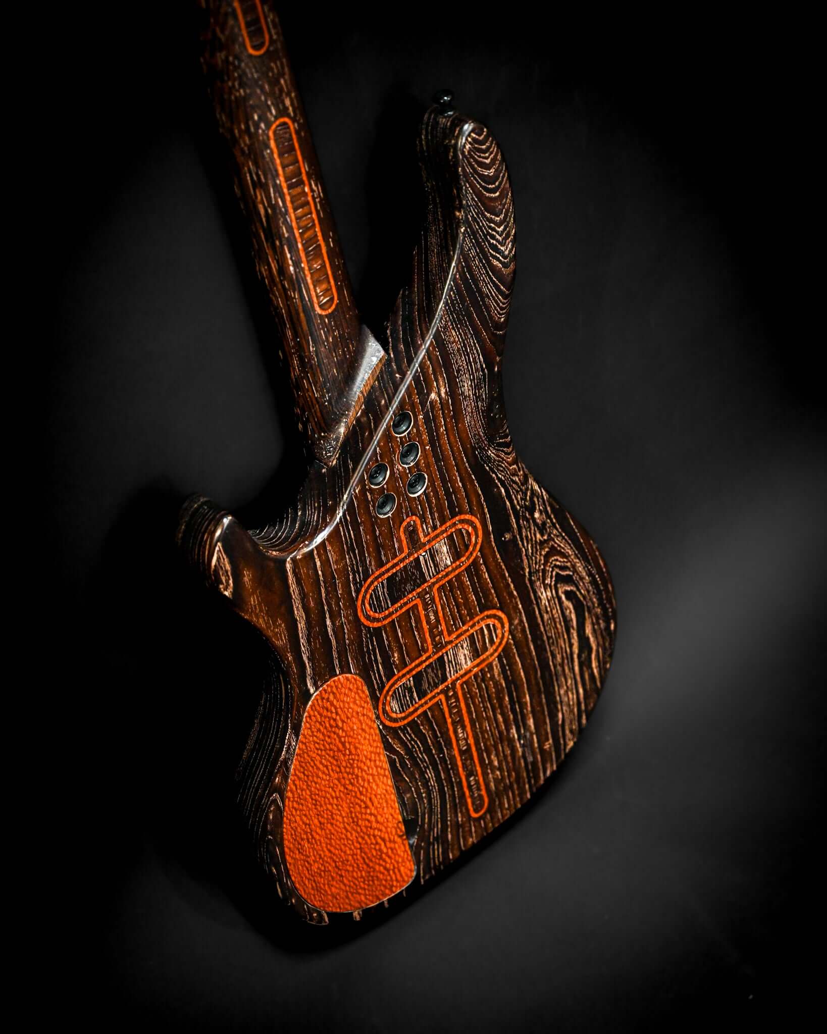 Veā 4 - Signature guitar by Belforti Instruments showcasing premium craftsmanship and advanced construction techniques.