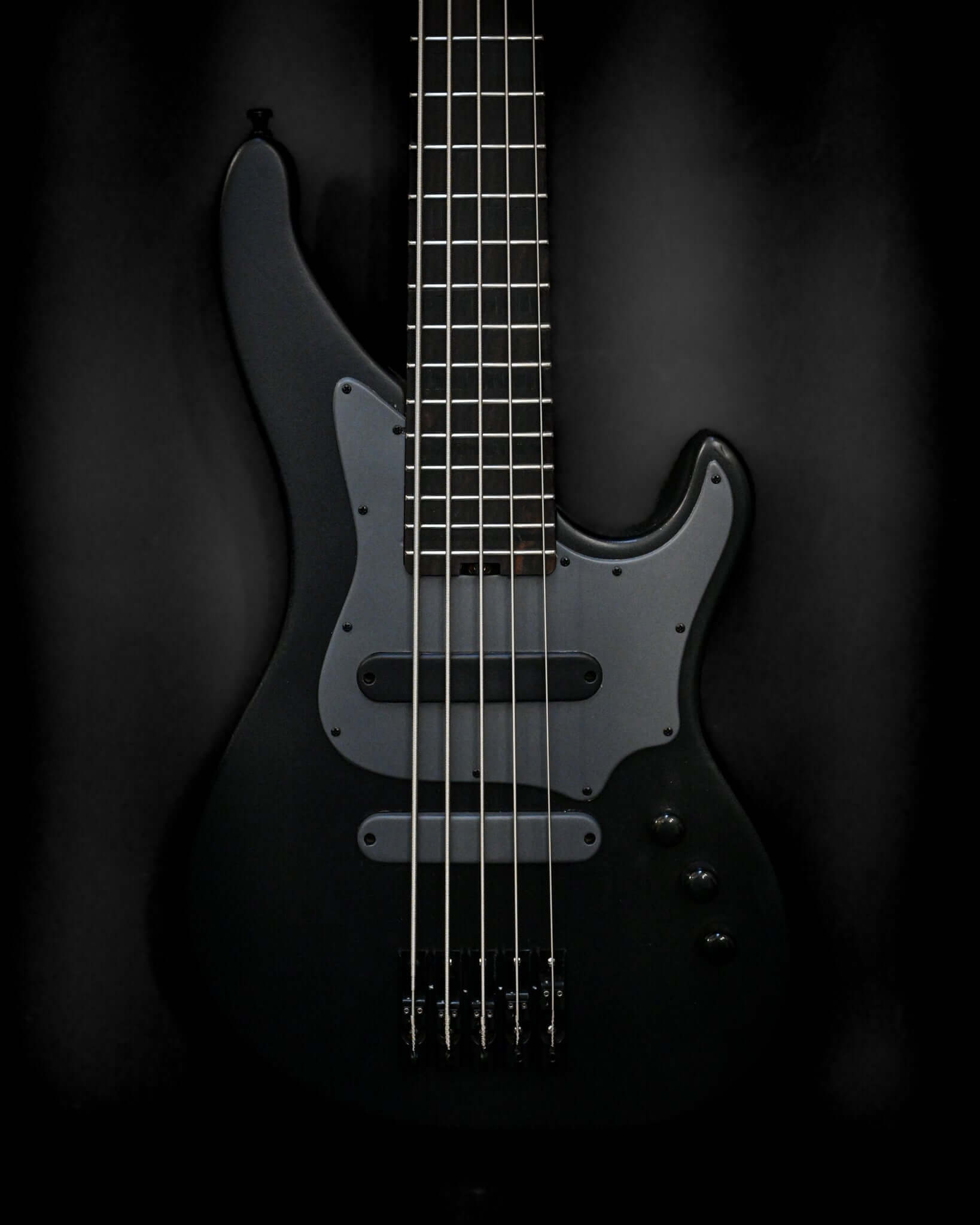Vēa 5 - Essential bass guitar by Belforti, showcasing simplicity and professional-grade tone. High-quality tonewoods and hardware.
