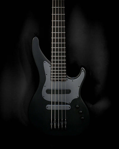 Vēa 5 - Essential bass guitar by Belforti featuring a sleek black design and professional-grade craftsmanship for superior sound quality.