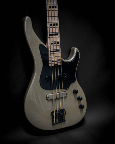 Vēa 4 - Essential bass guitar from Belforti's E-Series with focus on simplicity and quality tone.