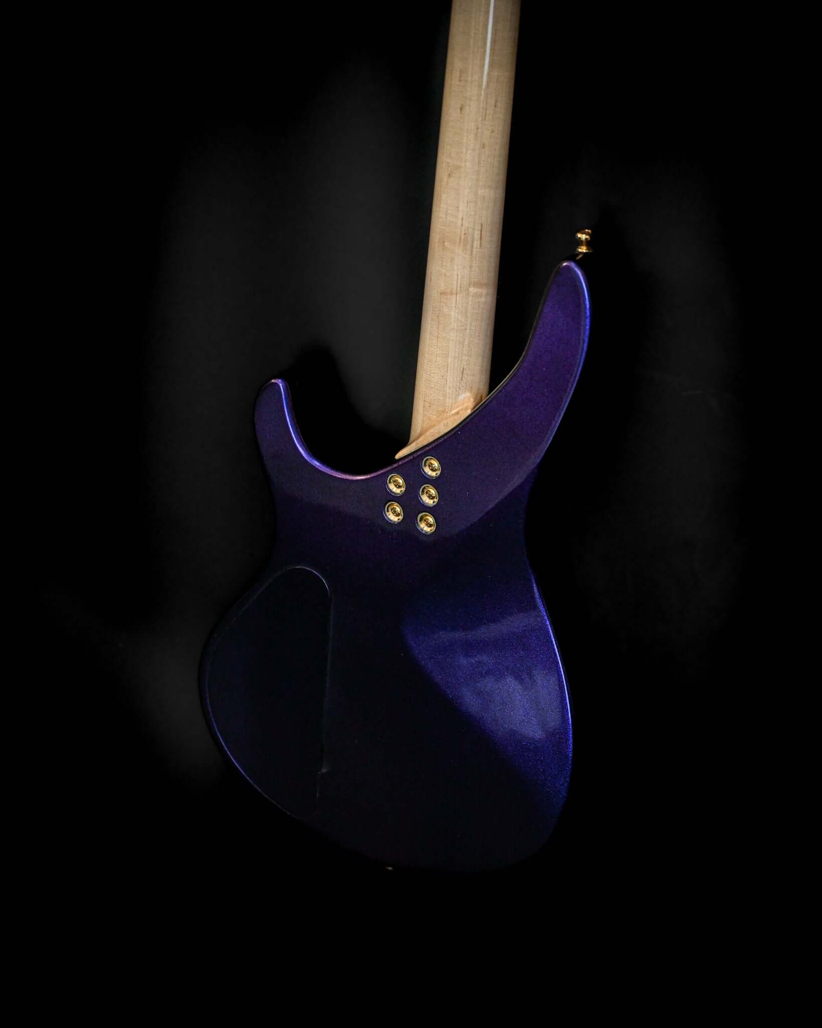 Yatē 6 - Essential bass guitar by Belforti in a sleek purple finish, showcasing professional-grade tonewoods and reliable hardware.