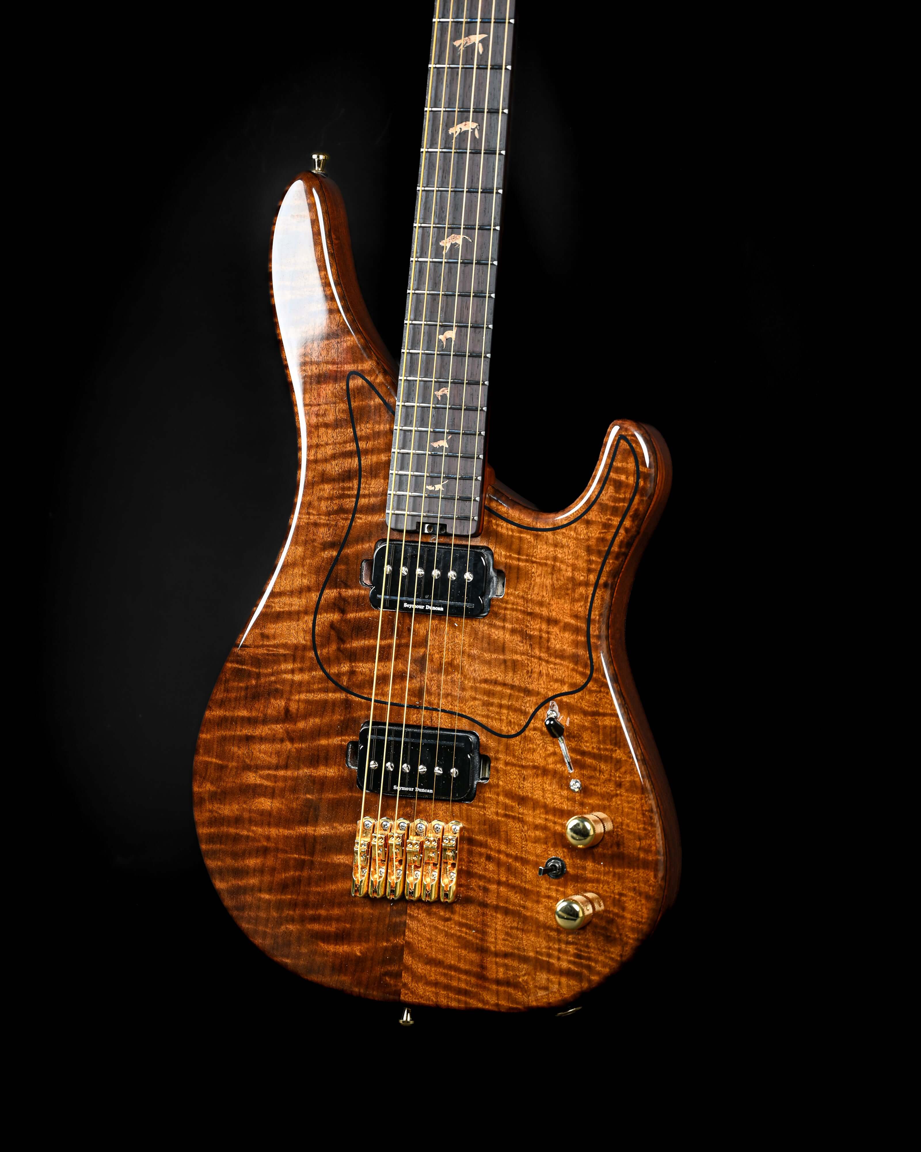 Yatē 6 - Masterbuilt boutique electric guitar by Belforti, showcasing high-end custom design and craftsmanship.