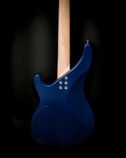 Rückansicht der E3 Italian Smalt Bassgitarre von Belforti Instruments, die ihre Konstruktion und ihr Design zeigt.