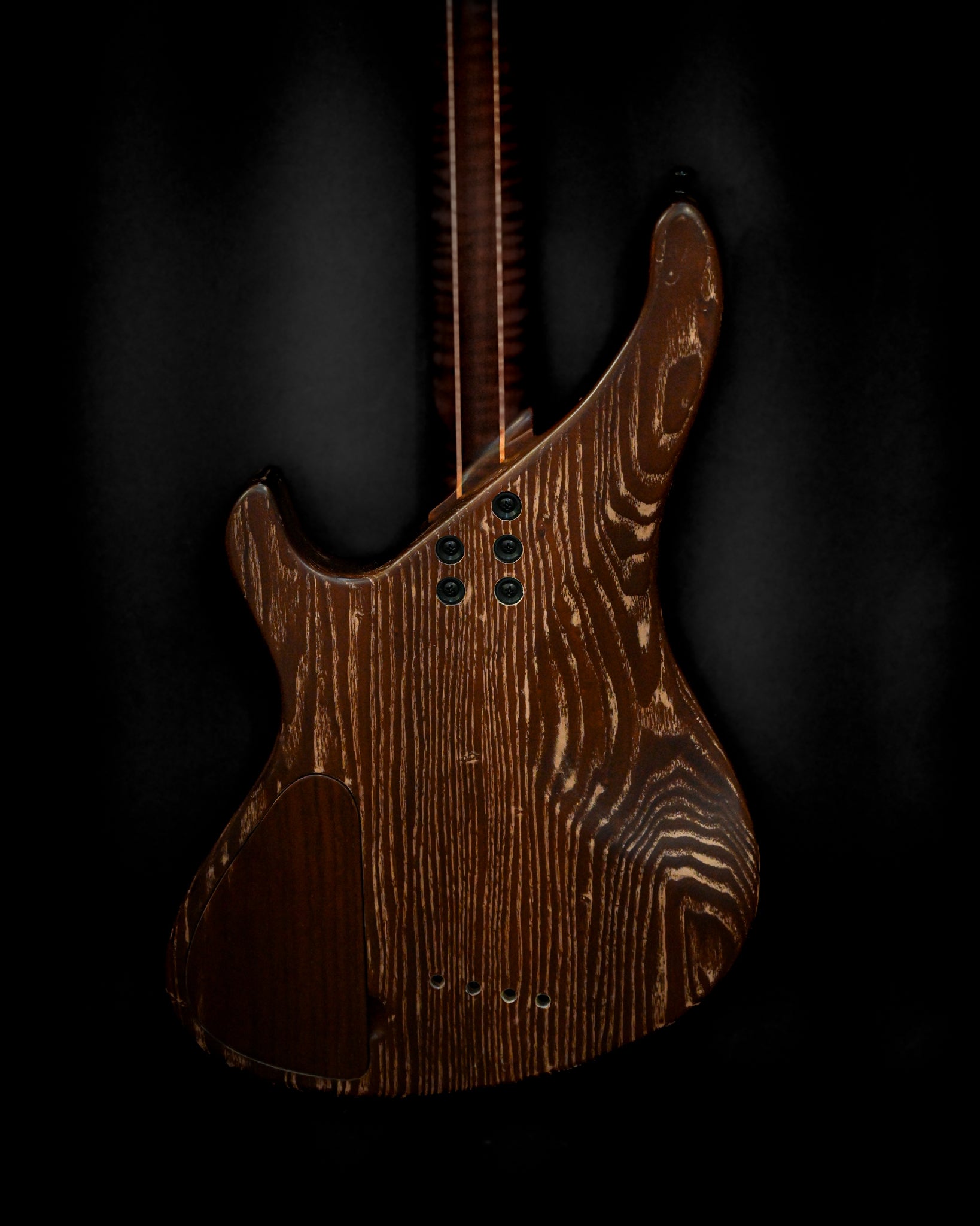 M1 HL/SS - Rückansicht der Gitarre in italienischer Olive, die die polierte Holzmaserung und die schlanken Designelemente hervorhebt.