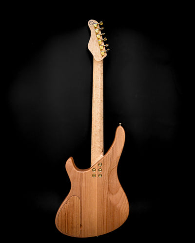 Vista trasera de la Belforti Sarā 6: guitarra exclusiva que destaca por su acabado en madera de primera calidad y su diseño ergonómico.