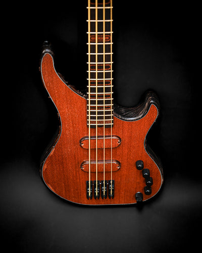 Veā 4: bajo exclusivo de Belforti Instruments que destaca por su precisión artesanal y materiales de primera calidad.