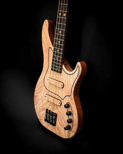 Imagen del bajo M3 Maple centrada en las características del mástil y el cabezal.
