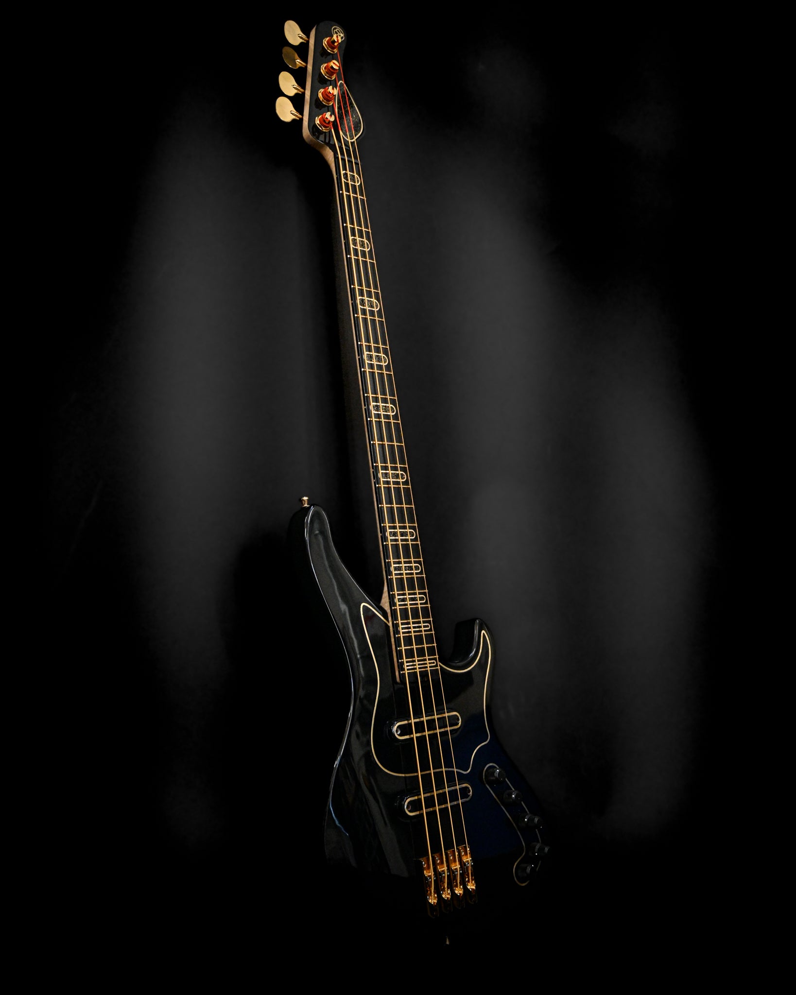 Vista de perfil del bajo S1 'Laudate Concordia' Edición Limitada, que destaca sus elegantes contornos y su sofisticado diseño.