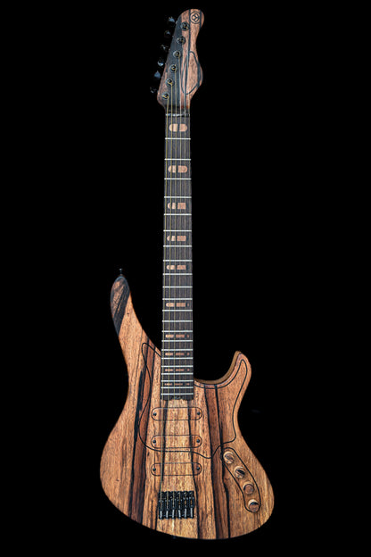 Guitare M-Series M5 de Belforti Instruments avec une finition en bois rayé, combinant l'élégance et le savoir-faire pour les musiciens.