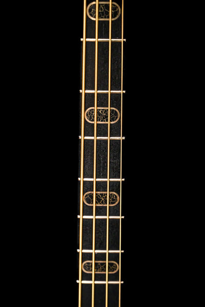 Image détaillée de la guitare basse S1 'Laudate Concordia' Édition Limitée, mettant l'accent sur la qualité de fabrication.
