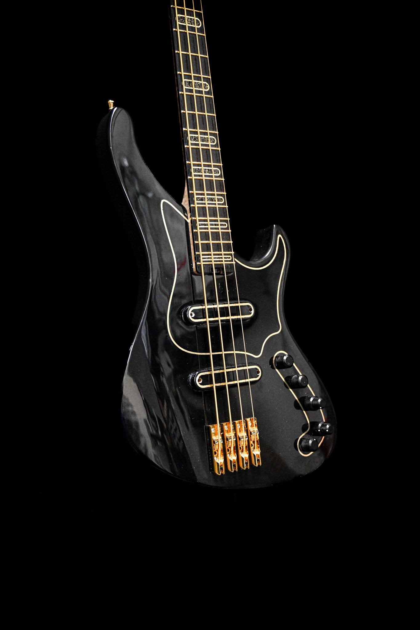 Gros plan sur le manche et la touche de la guitare basse S1 'Laudate Concordia' Limited Edition.