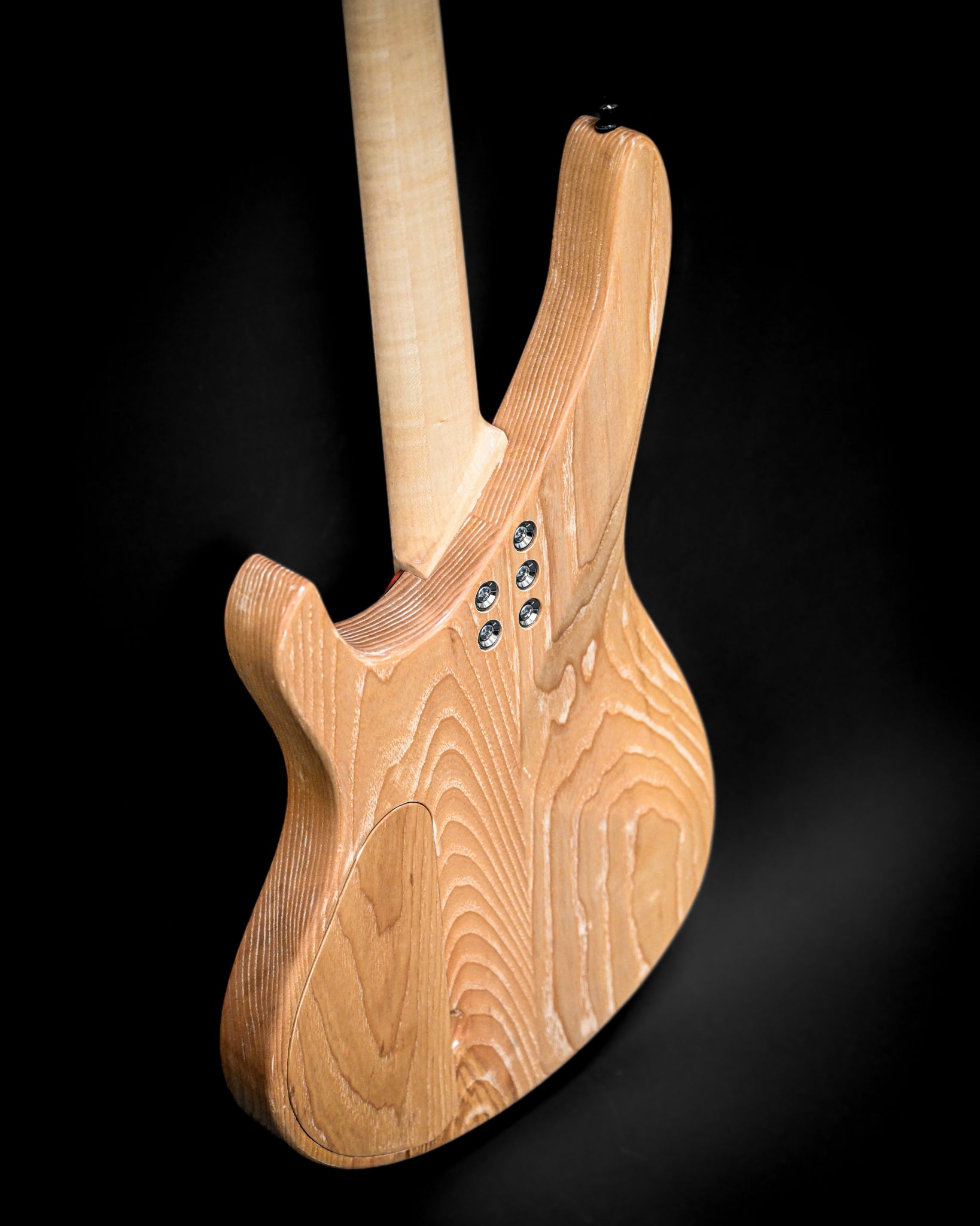 Vue arrière du manche de la guitare M7 - Makore, montrant la texture en bois et l'accastillage.
