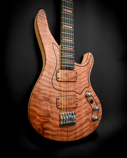 Manche de la guitare M7 - Makore, détaillant les incrustations et les arrangements de cordes.