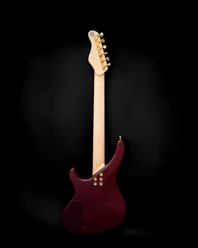 Belforti Sarā 6 - Vue arrière de la guitare basse Essential mettant en valeur les bois et le matériel de la série Essential.