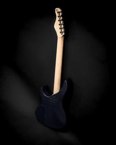 Vue arrière de la Sarā 6 de Belforti - Une guitare basse incontournable de couleur noire, mettant en valeur son manche élégant et son design ergonomique.