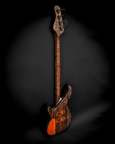 Prise de vue détaillée de l'arrière de la guitare basse S3 Lacewood, soulignant le savoir-faire dans la conception de son bois.