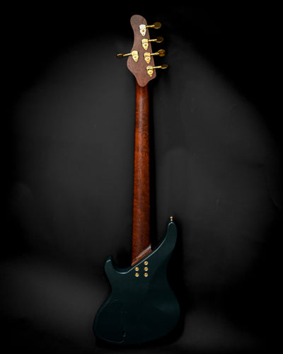 Vue arrière de la Belforti Marē 5 - Une guitare basse essentielle au design élégant et aux bois de haute qualité sur fond sombre.