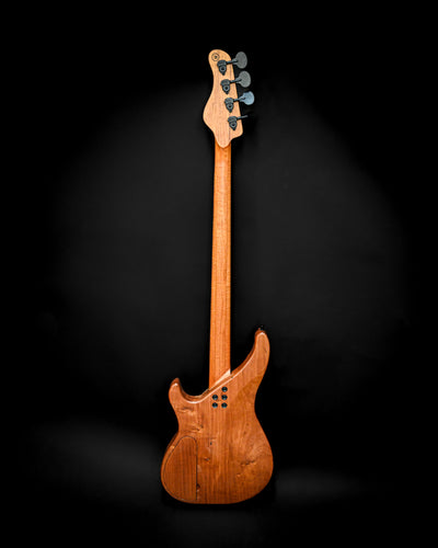 Vue arrière de la Belforti Marē 4 - Guitare basse de maître fabriquée à partir de bois de première qualité et bénéficiant d'un savoir-faire artisanal sur mesure.