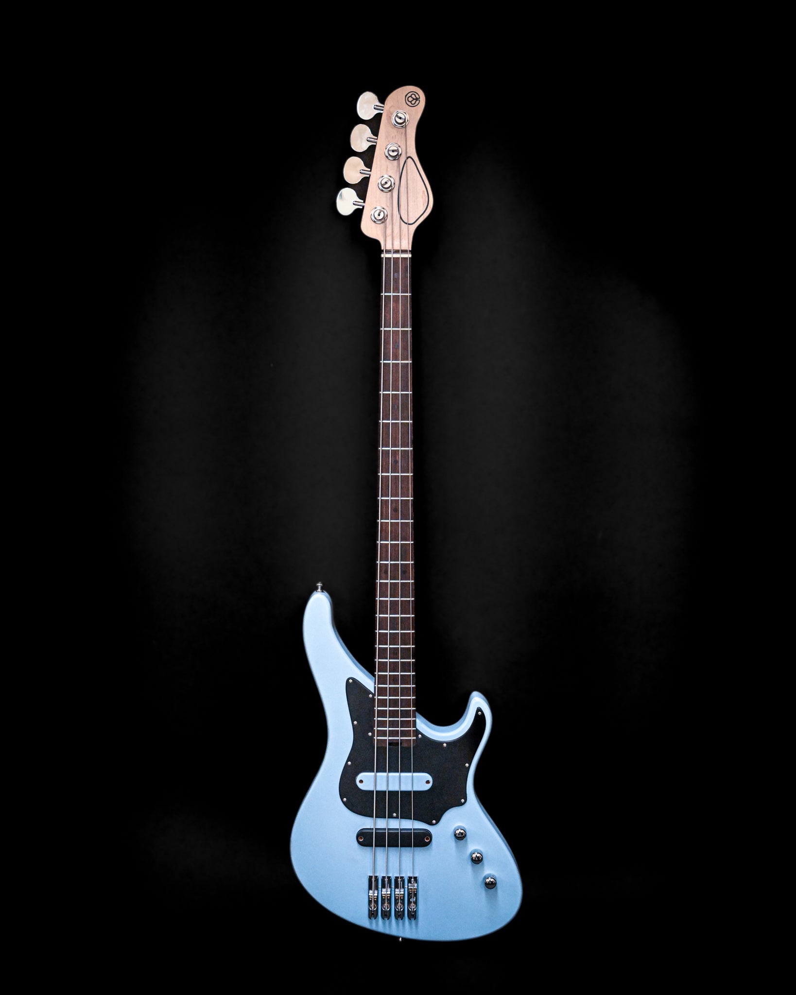 ベルフォルティのEシリーズ、E1 Siberian frost bassのフロントビュー。