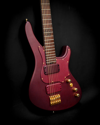 Ângulo estético da guitarra E5 Aventurinrot, exibindo a sua vibrante cor Aventurinrot.