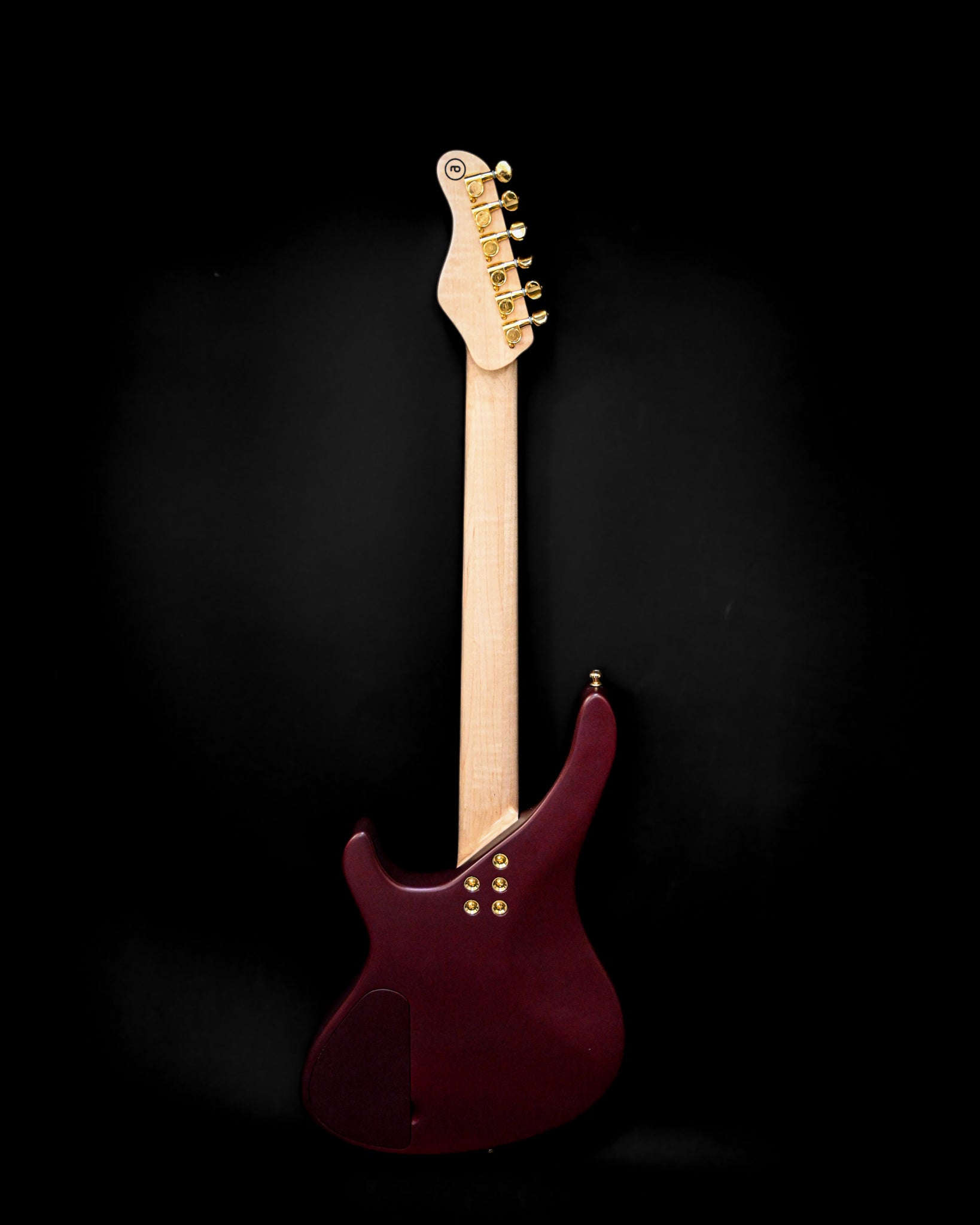 Vista frontal chamativa da guitarra elétrica E5 Aventurinrot destacando a sua construção premium.