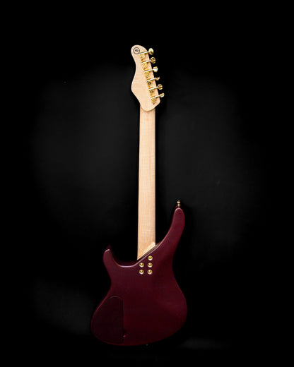 Vista frontal chamativa da guitarra elétrica E5 Aventurinrot destacando a sua construção premium.