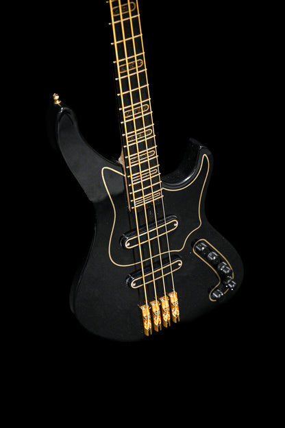 S1 "Laudate Concordia "限量版贝司吉他调音键特写。