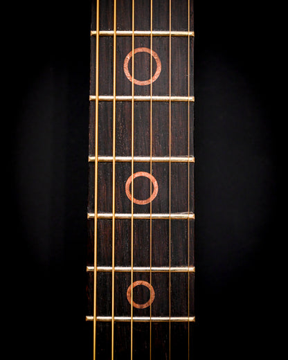 S5 Active - Elm Burl 吉他侧面图，突出木材的弧度和纹理。