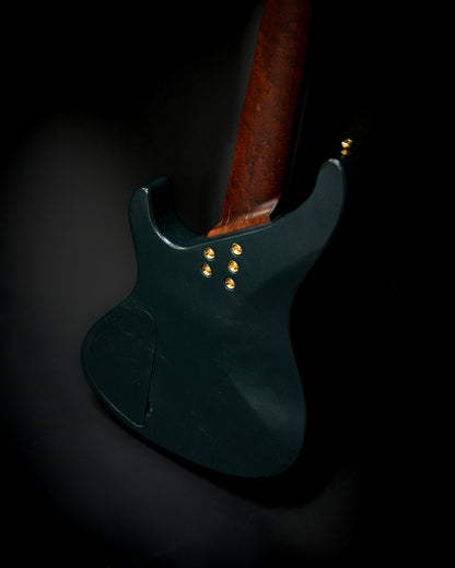 E1 Vosges Pine Green 低音吉他背面全景，彰显 Belforti Instruments 的设计和品质。