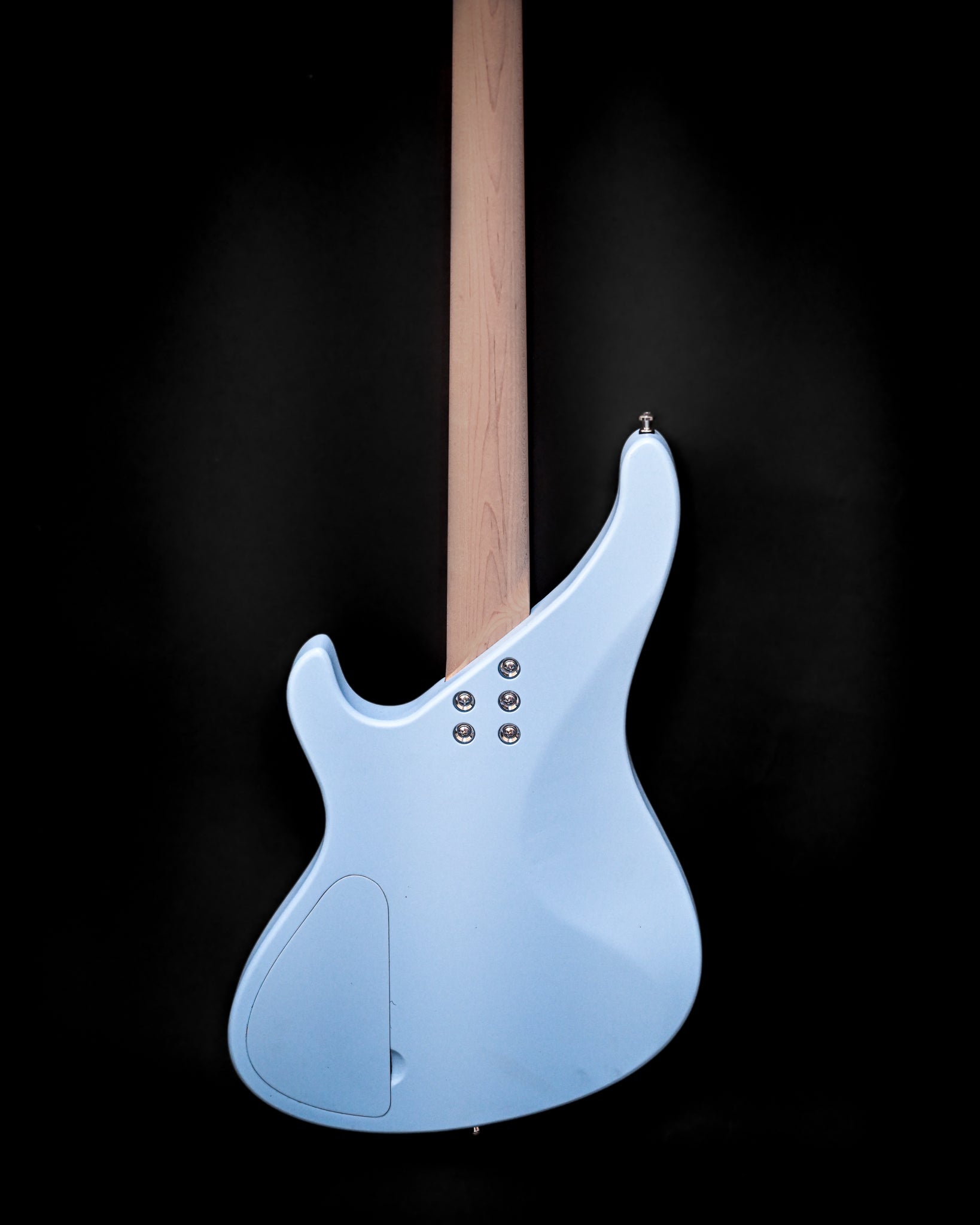 Belforti Instruments 的 E1 Siberian Frost 低音吉他背面直视图，彰显其简洁的设计。