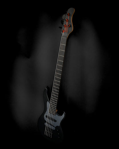 Belforti Instruments E3 Lorraine Coal 低音吉他背面特写，展示木纹和工艺。